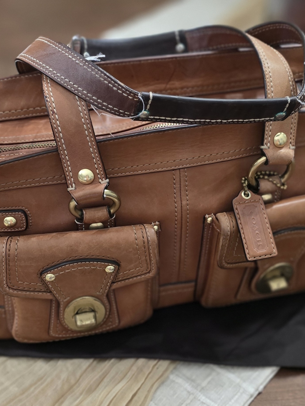 VINTAGE Coach Tan Brown Leather Shoulder Bag with Front Pocket Details - Picture 2 of 7